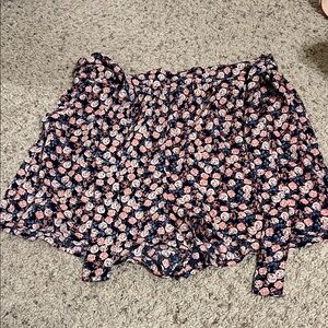 Copper Key Floral Women's Mini Shorts
